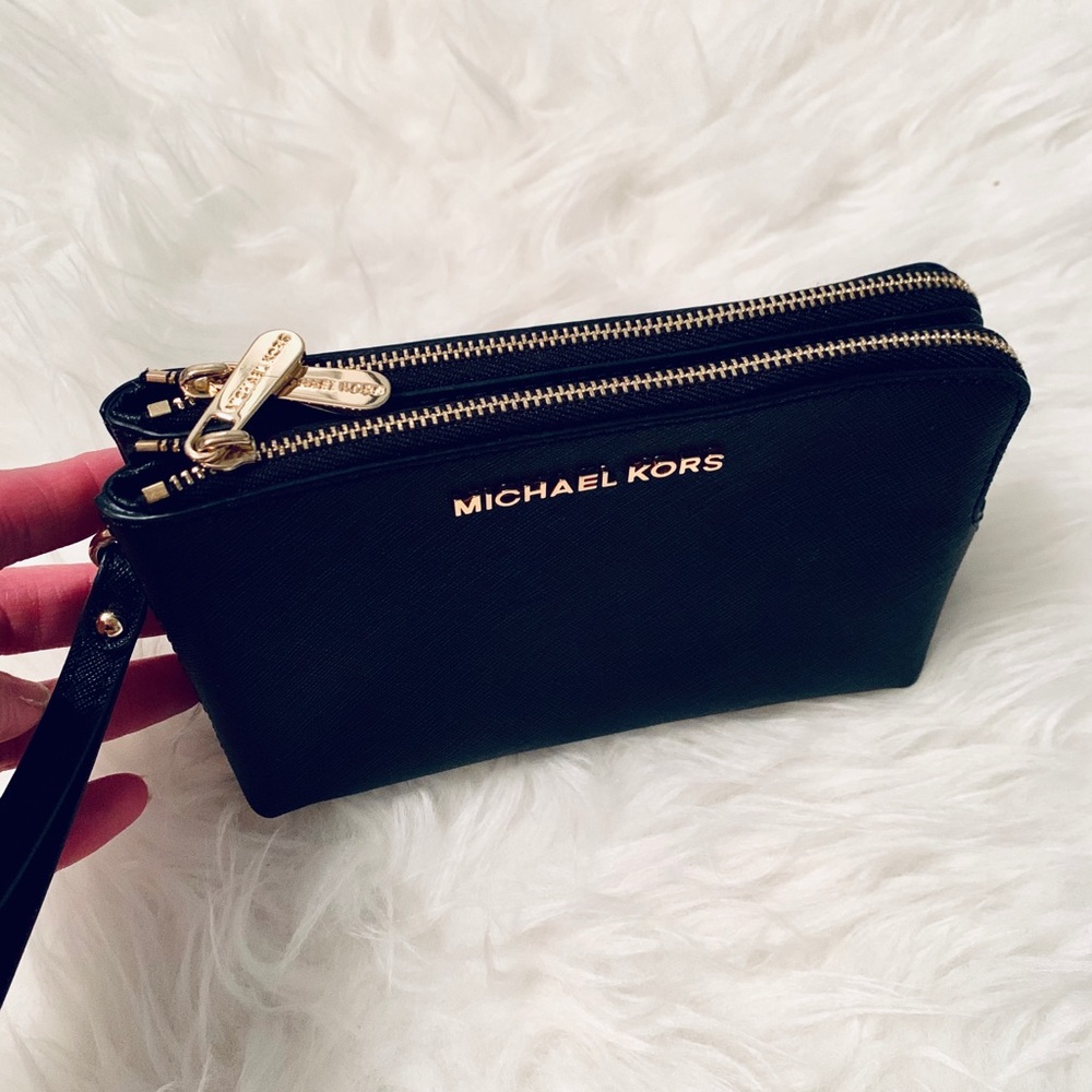 Michael kors jet set travel wristlet